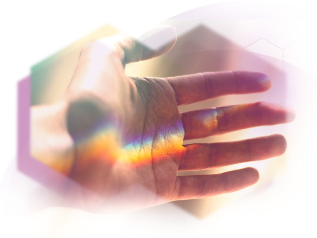 Bild einer Hand mit den Spektralfarben darauf
